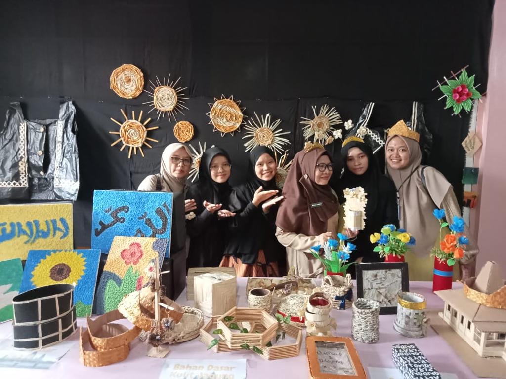Peringatan Bulan Bahasa dan Gebyar Seni Nusantara Berlangsung Semarak